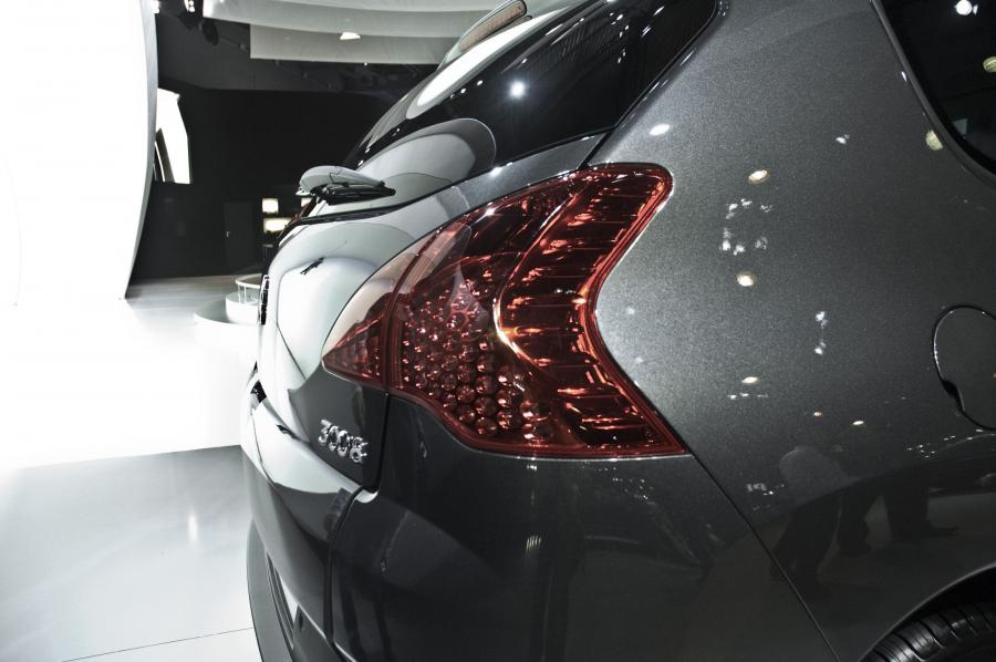  Peugeot 3008 2010 года  (фото 72 из 148)